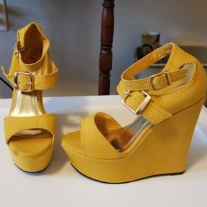 Mustard Yellow Wedge Sandal 5.5 Never Worn